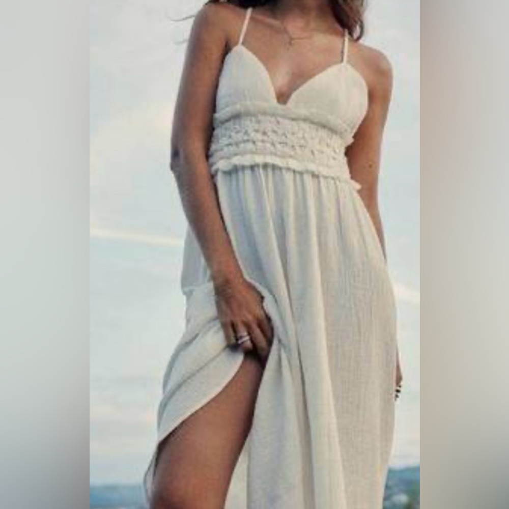 NWT ZERO IN ON Dress Women’s Summer Cream Color S/M Long Elastic Back Straps